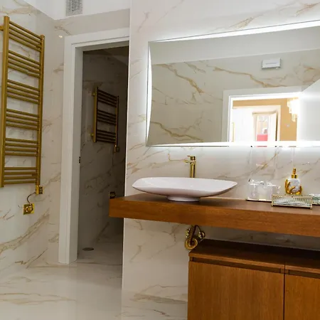 Golden Palace Luxury *